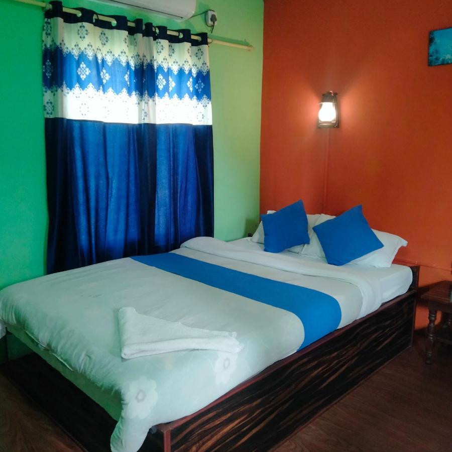 Hotel Tiger Tops Sauraha Extérieur photo