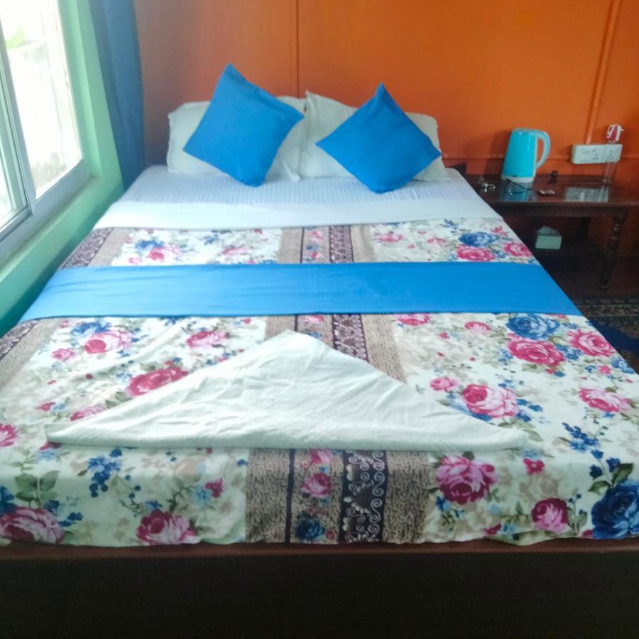 Hotel Tiger Tops Sauraha Extérieur photo
