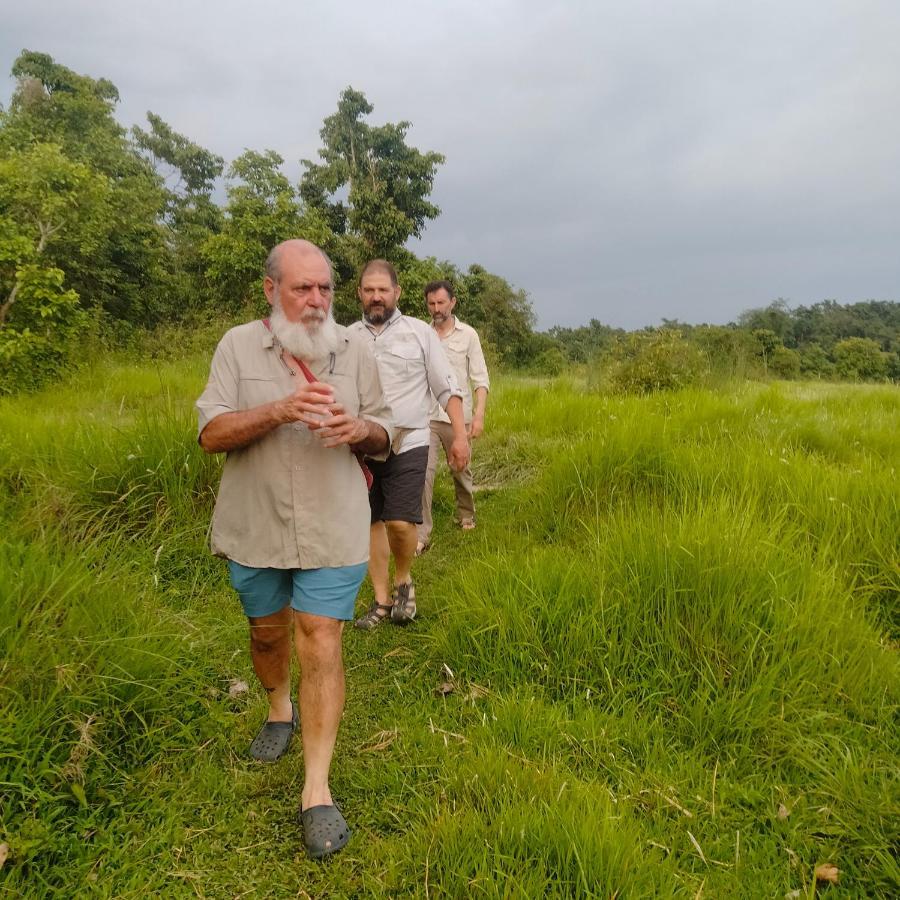 Hotel Tiger Tops Sauraha Extérieur photo