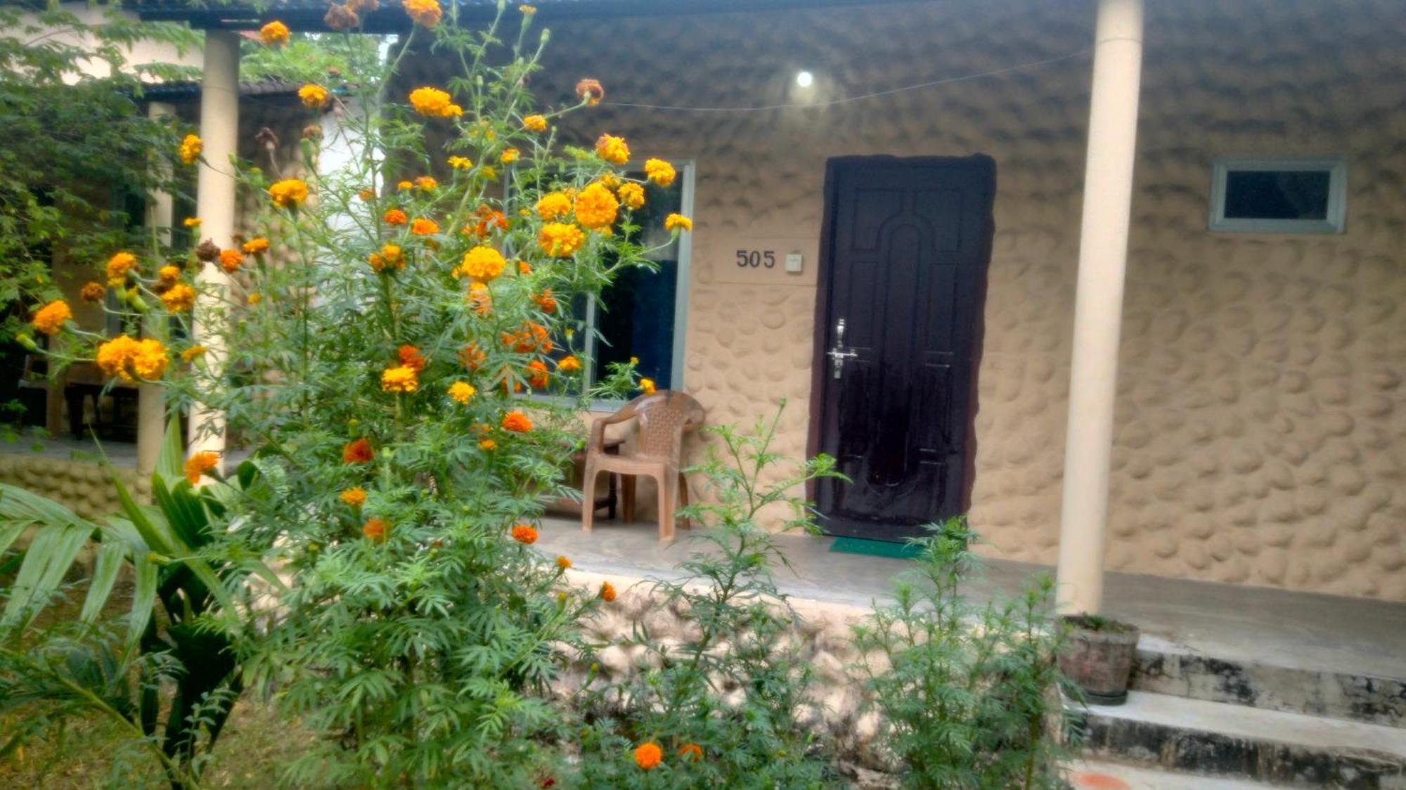 Hotel Tiger Tops Sauraha Chambre photo