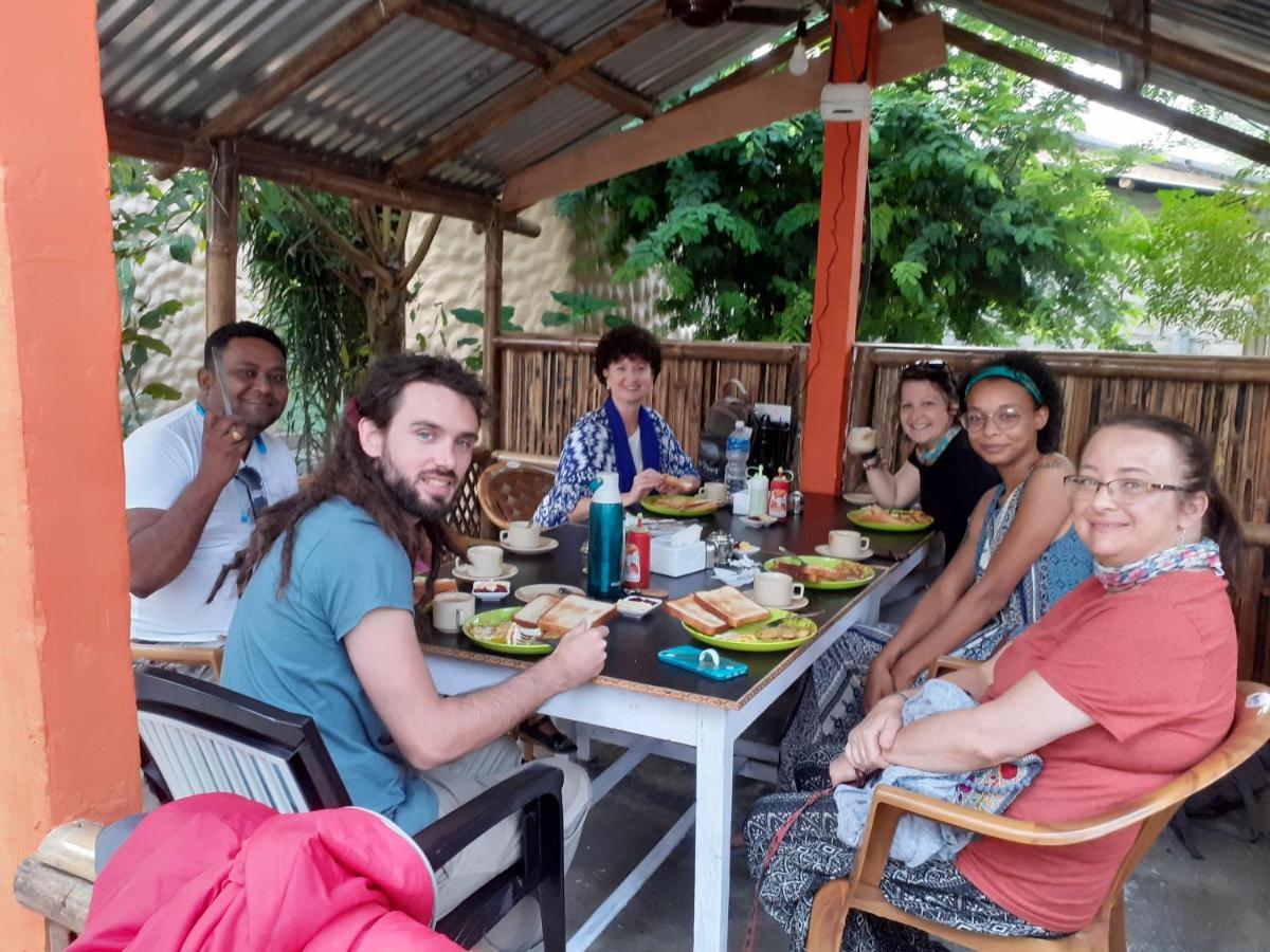Hotel Tiger Tops Sauraha Extérieur photo